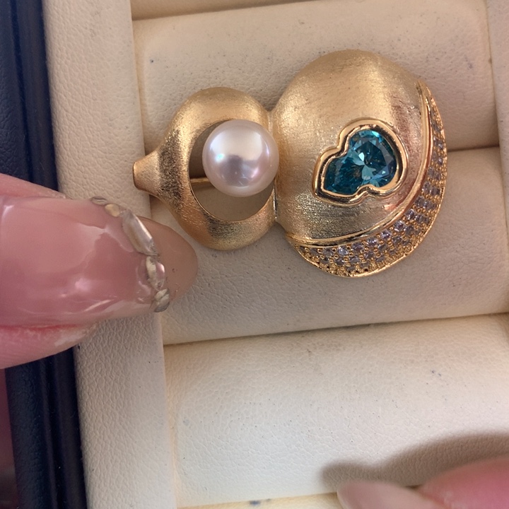 未镶嵌胸饰海水珍珠