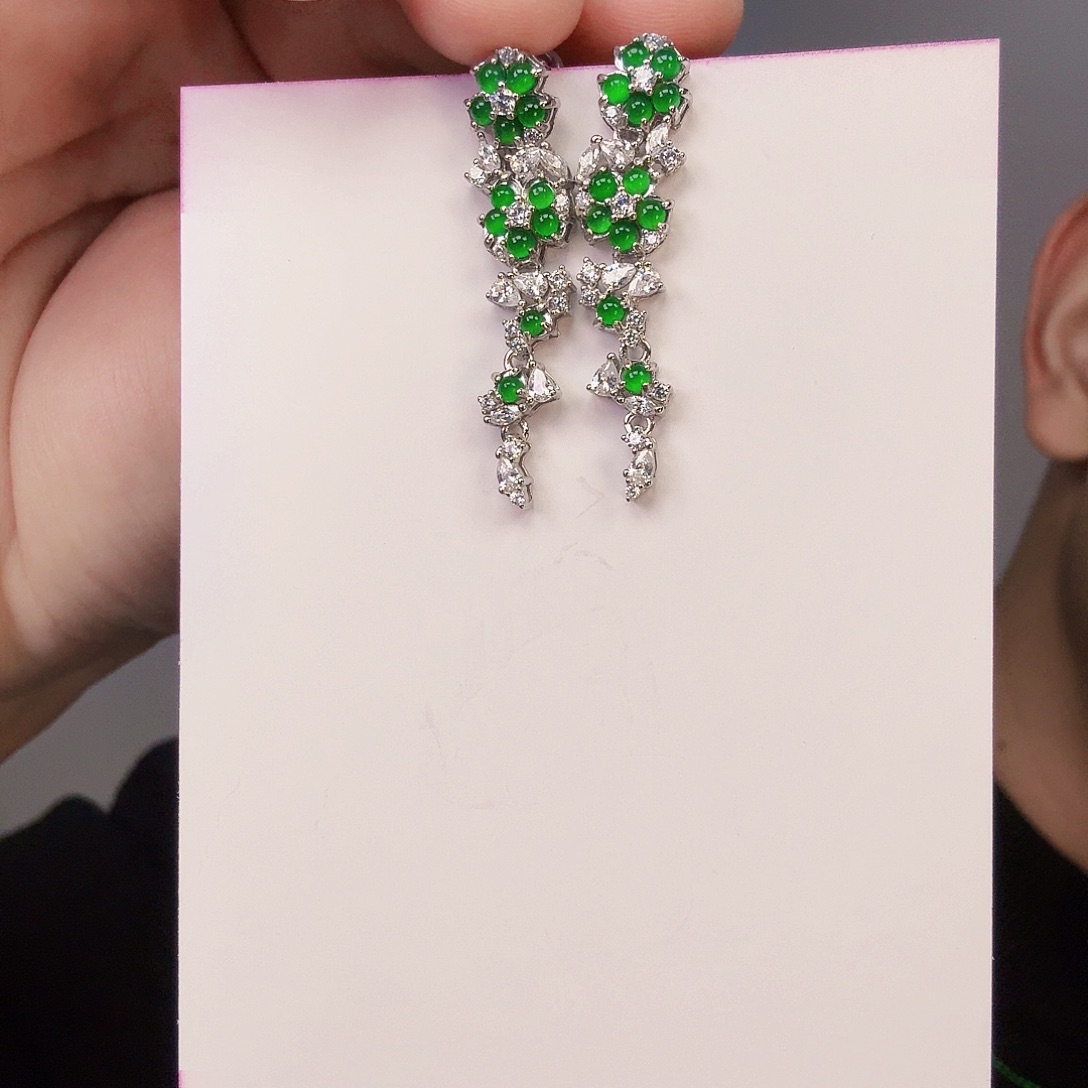 翡翠颈饰未镶嵌一对