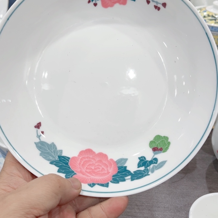 壶釉下五彩的瓷器和瓷器