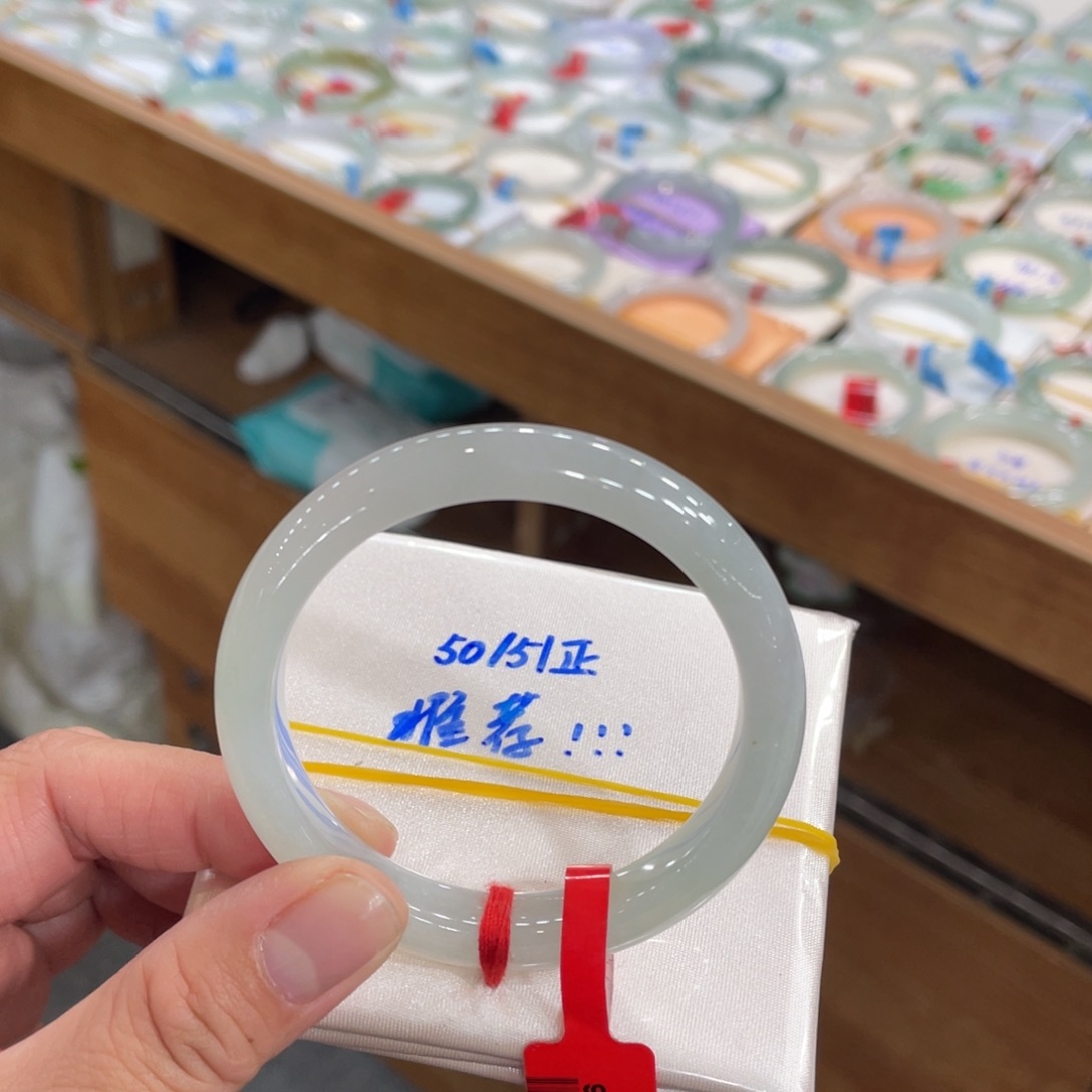 翡翠手镯未镶嵌缅甸翡翠天然翡翠