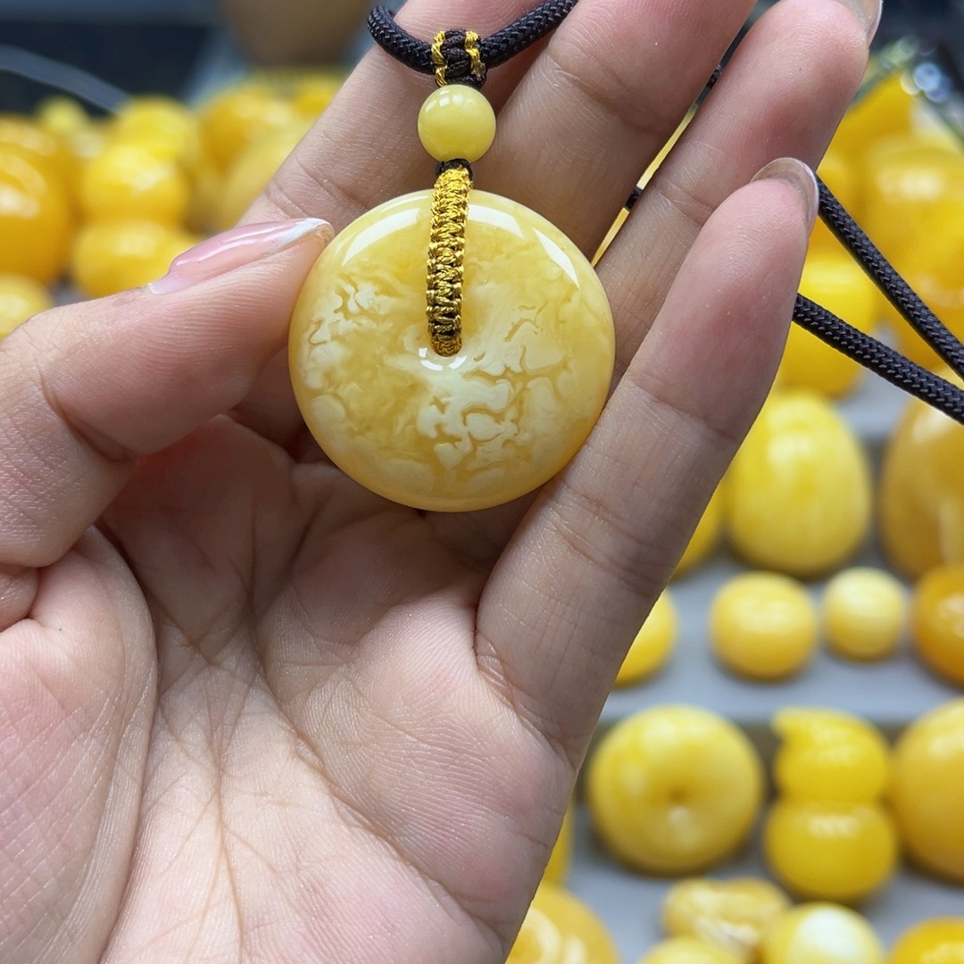 蜜蜡未镶嵌珠宝奇石