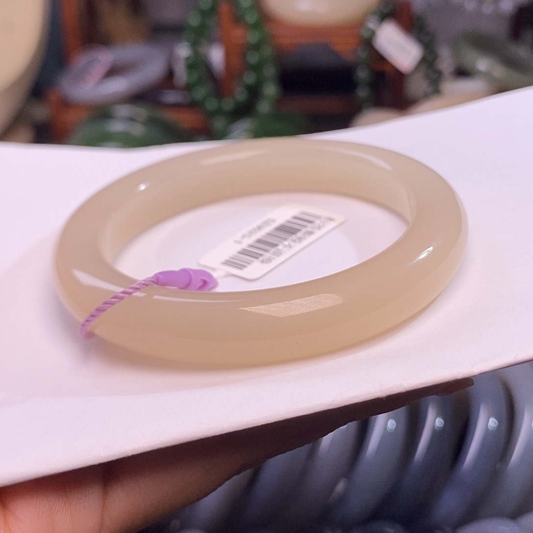 和田玉藕粉老料收藏手镯55.5圈未镶嵌