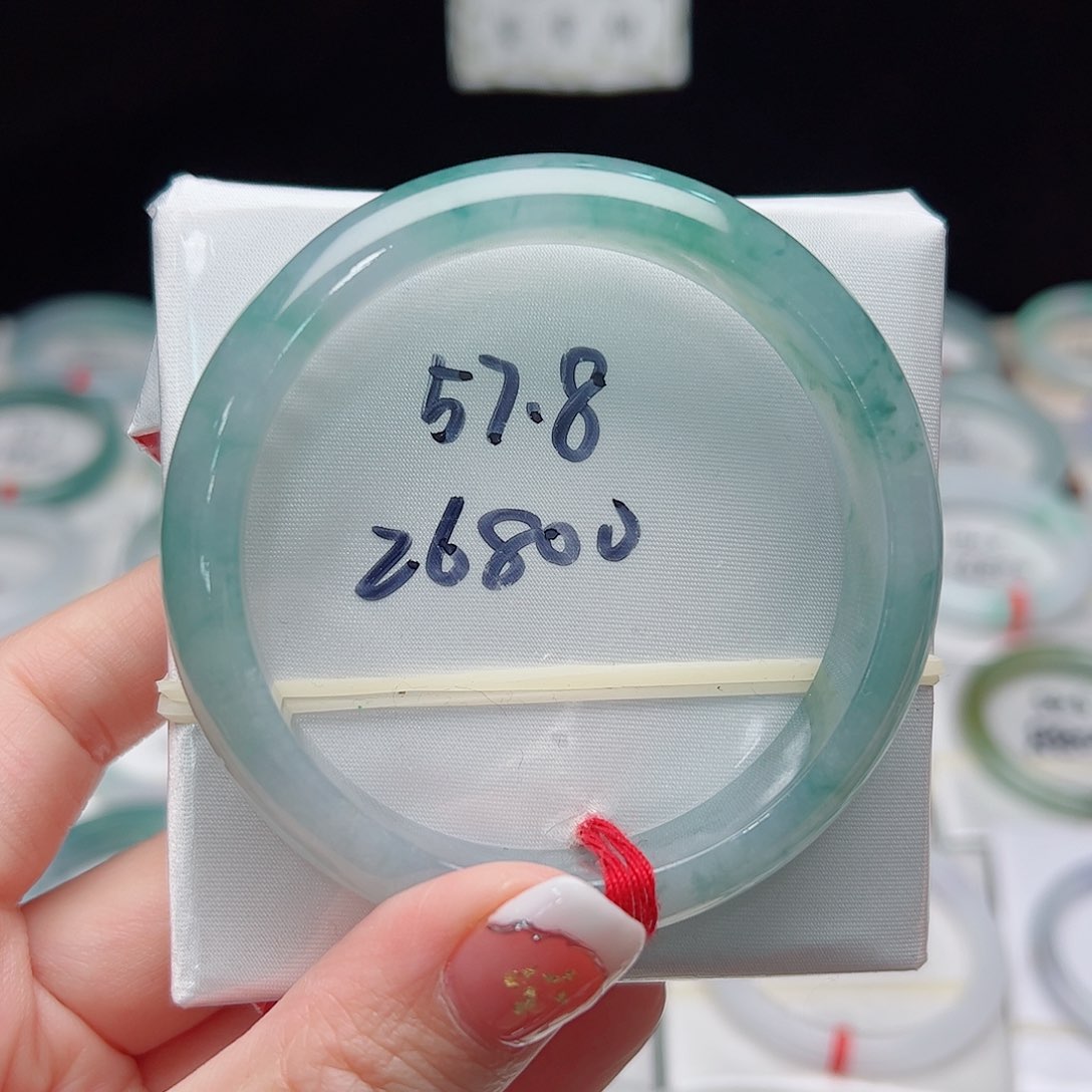 翡翠手镯未镶嵌天然