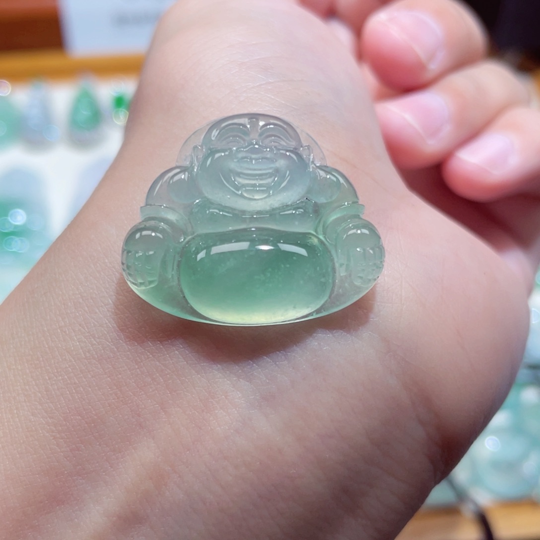 翡翠未镶嵌颈饰佛公