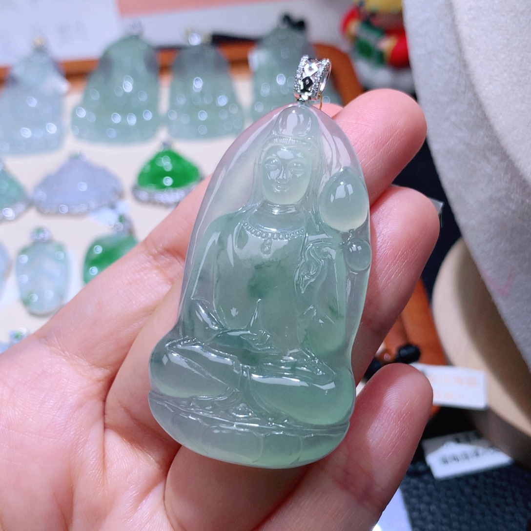 颈饰18K金镶嵌翡翠素衣57*32*6.8