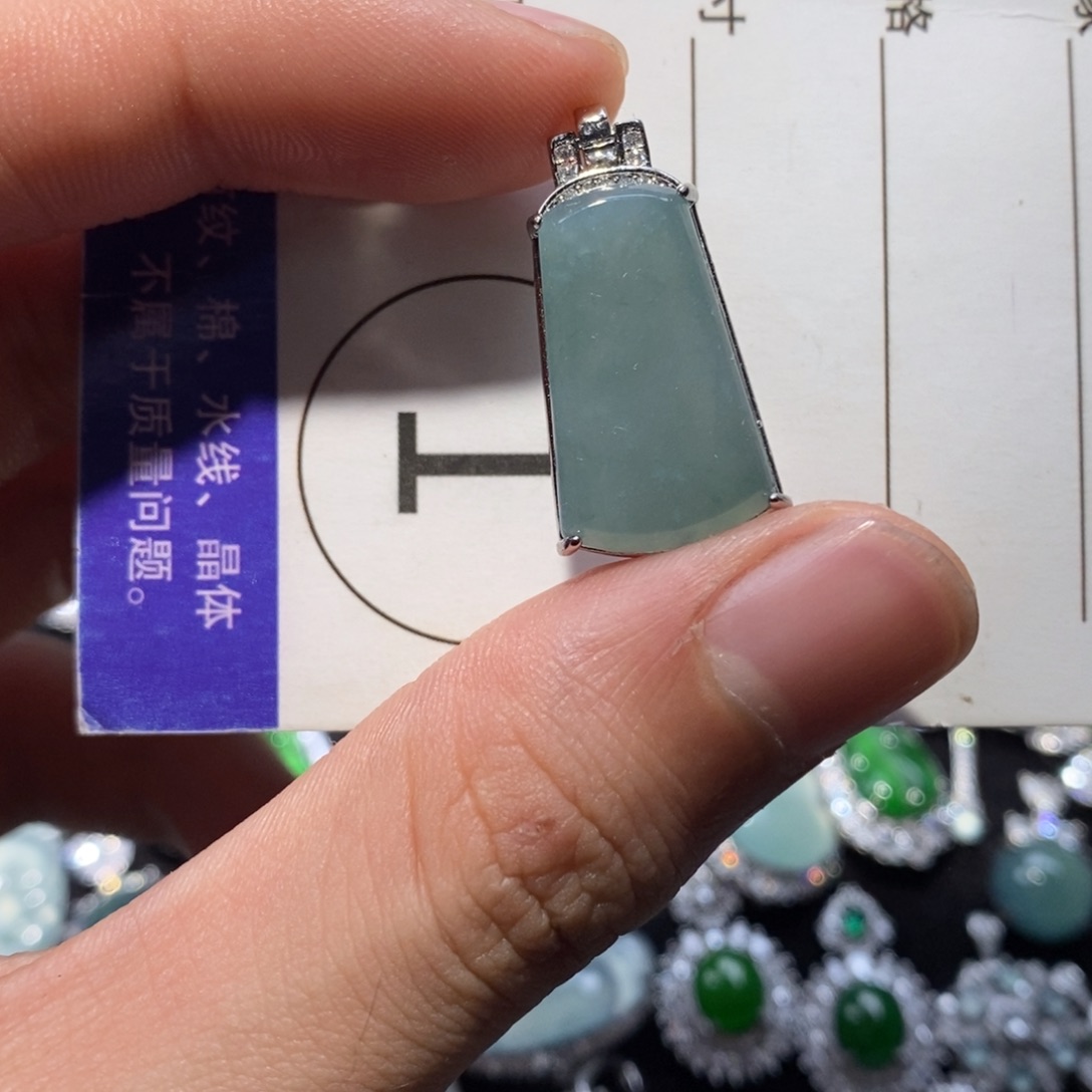 翡翠未镶嵌颈饰翡翠手镯