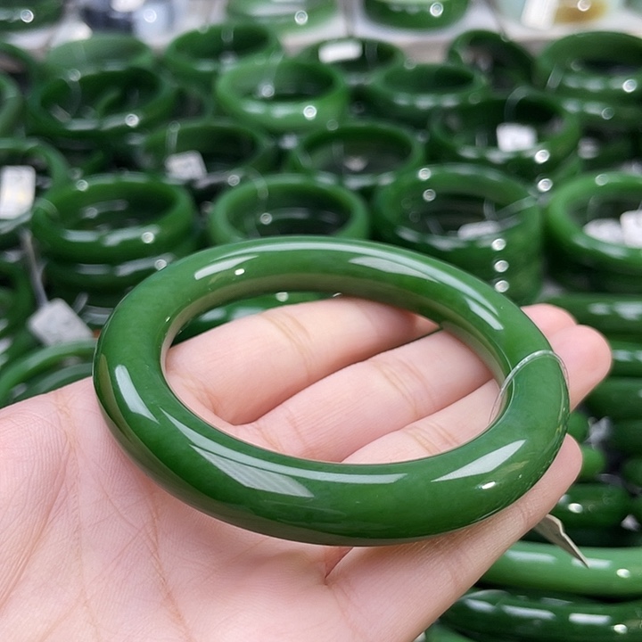 未镶嵌手镯和田玉（碧玉）