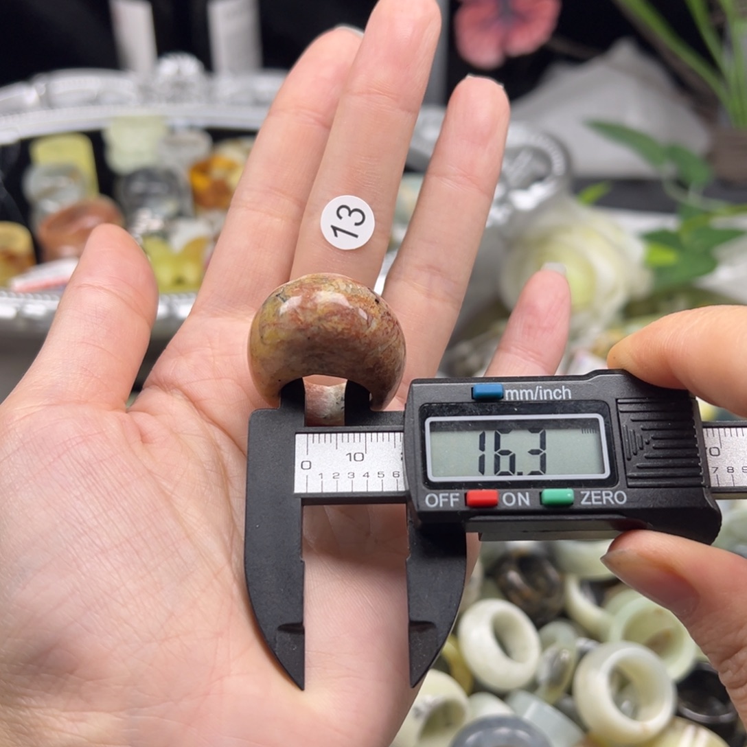 蛇纹石玉未镶嵌戒指