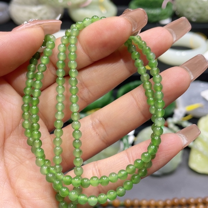 和田玉珠链63+圈口。编号32未镶嵌