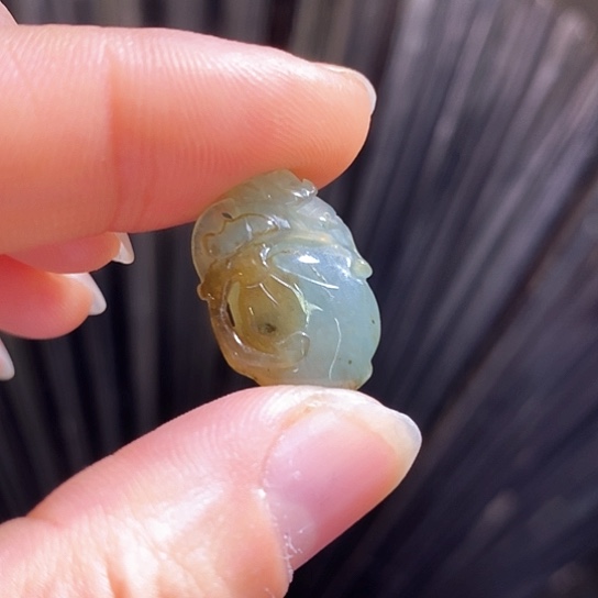 翡翠未镶嵌颈饰Wyy try opium