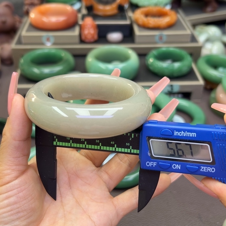 未镶嵌手镯石英岩玉