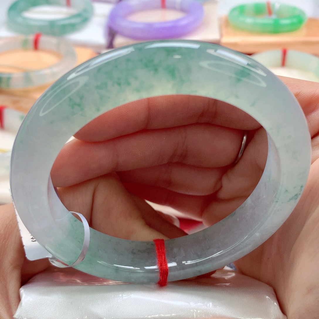 翡翠手镯未镶嵌师妹60大圈性价比