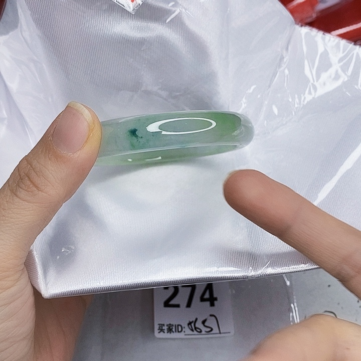 翡翠未镶嵌手镯一图一物实物为准（微瑕处理）
