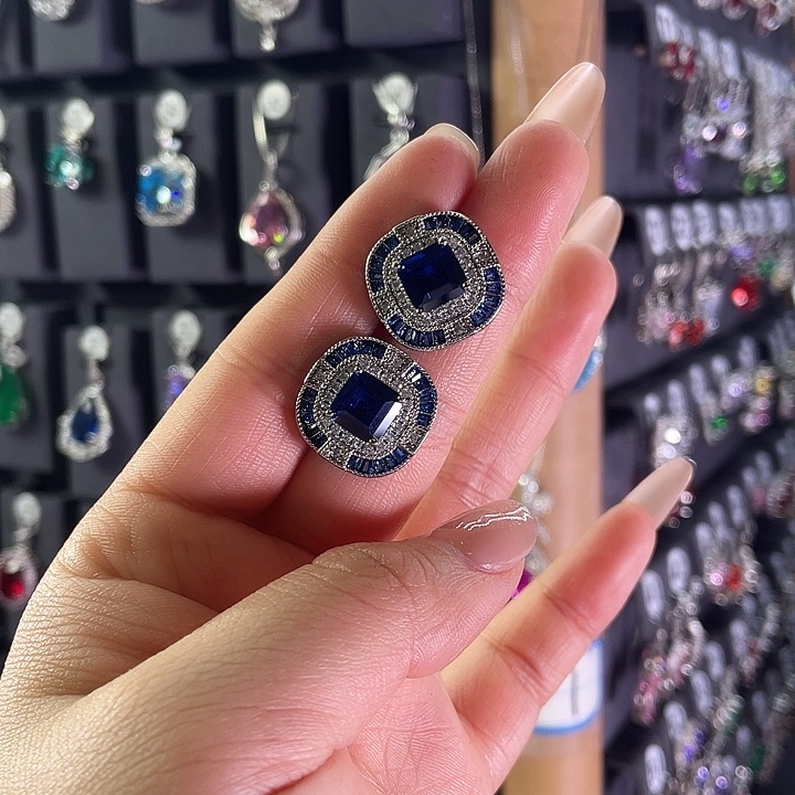 银S925镶嵌蓝宝石耳饰