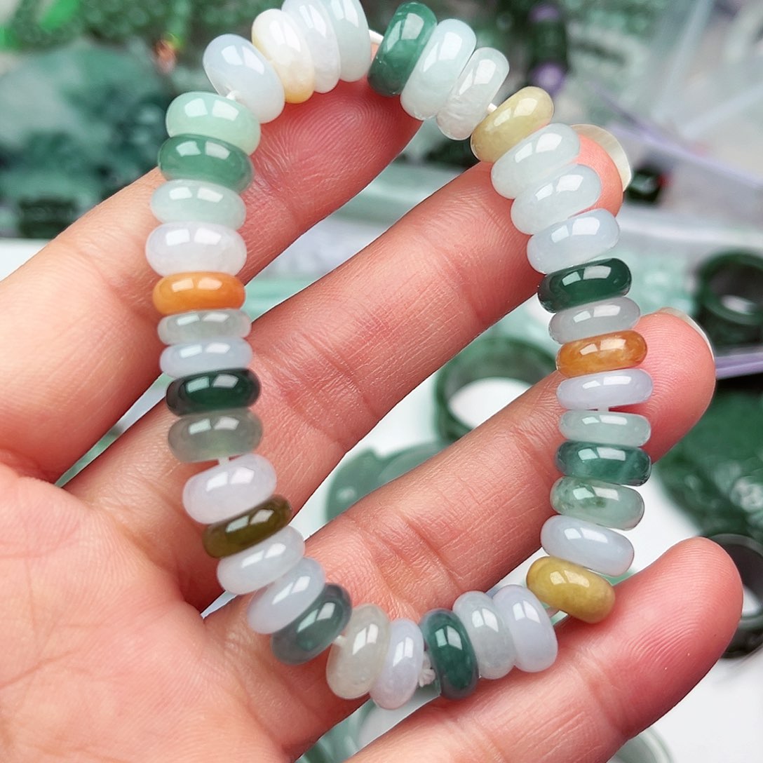 翡翠手镯未镶嵌翡翠