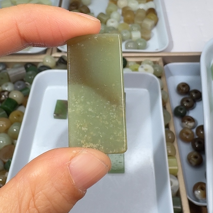 *****和田玉未镶嵌颈饰17376