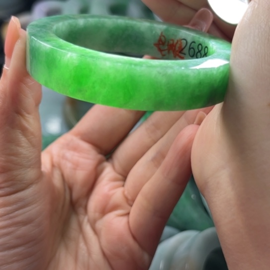 定制翡翠未镶嵌翡翠手串