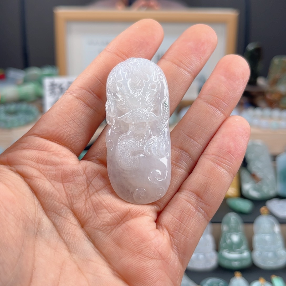 翡翠颈饰未镶嵌龙牌