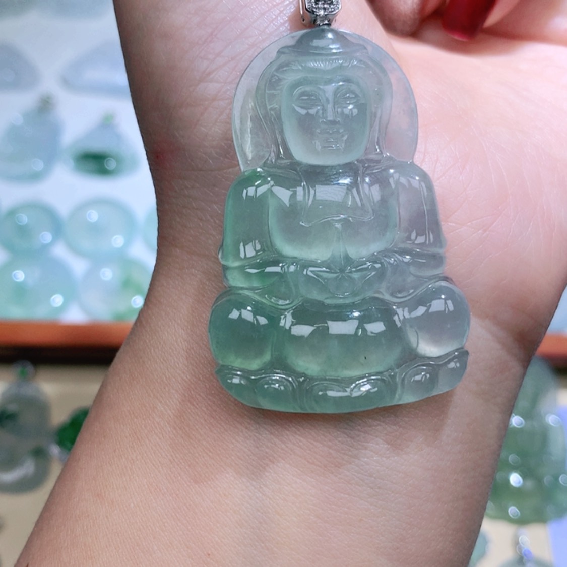 【闪购商品】翡翠颈饰18K金镶嵌观音