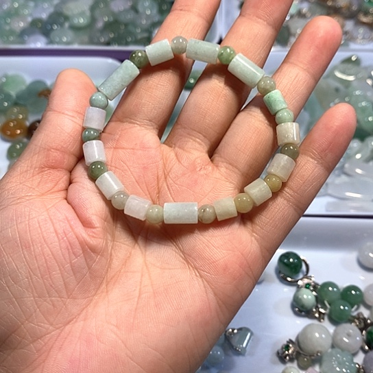 翡翠未镶嵌项圈手串