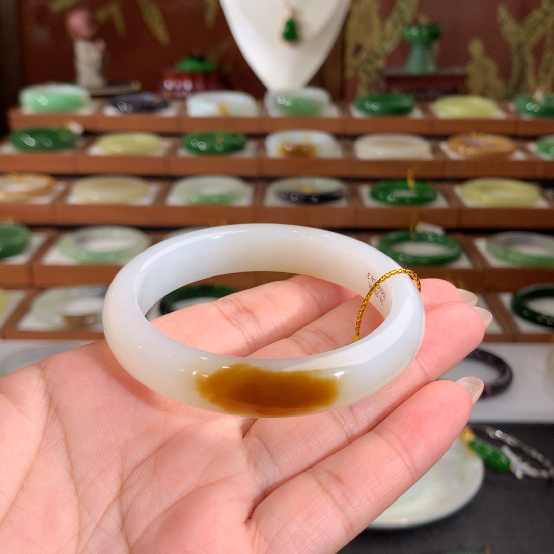 和田玉未镶嵌手镯