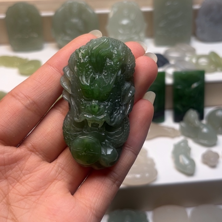 和田玉未镶嵌颈饰欭*