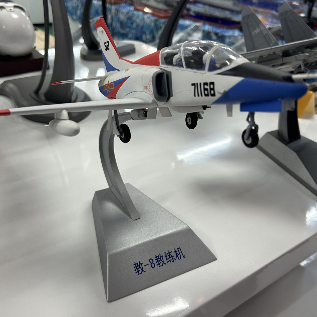 教练机1/35教练8教8模型