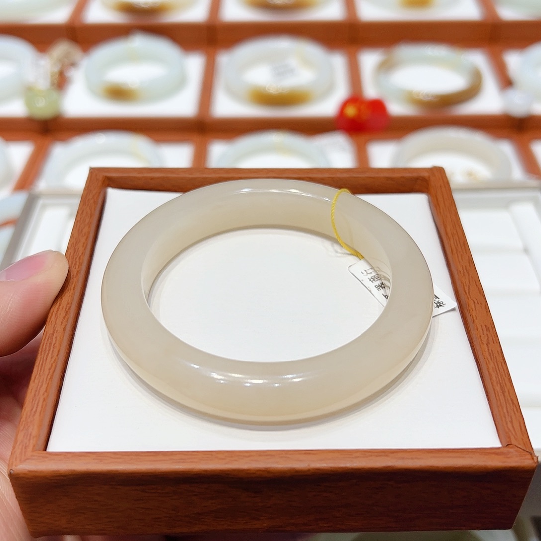 和田玉手镯未镶嵌粘***麻藕粉