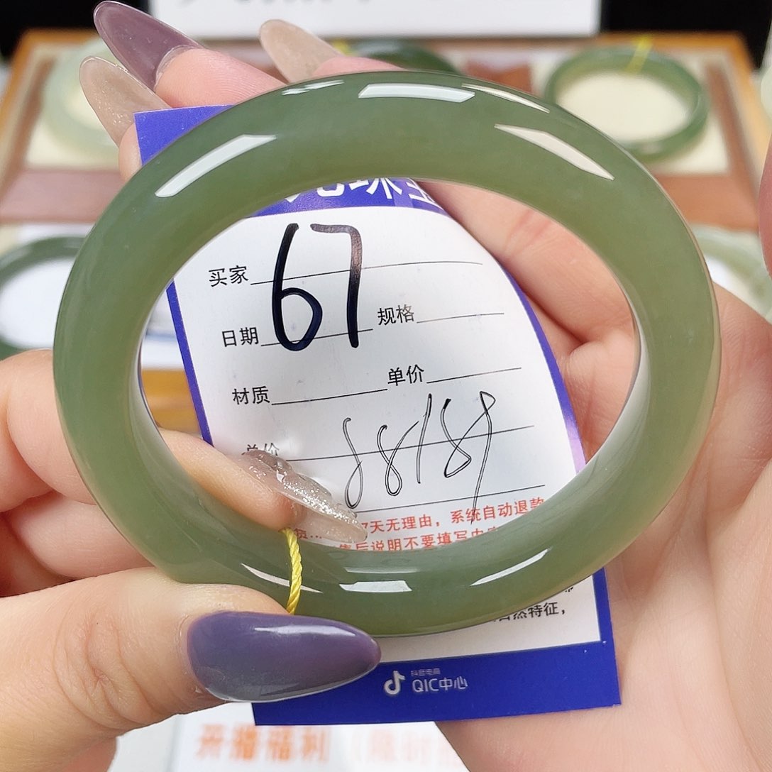 和田玉手镯未镶嵌