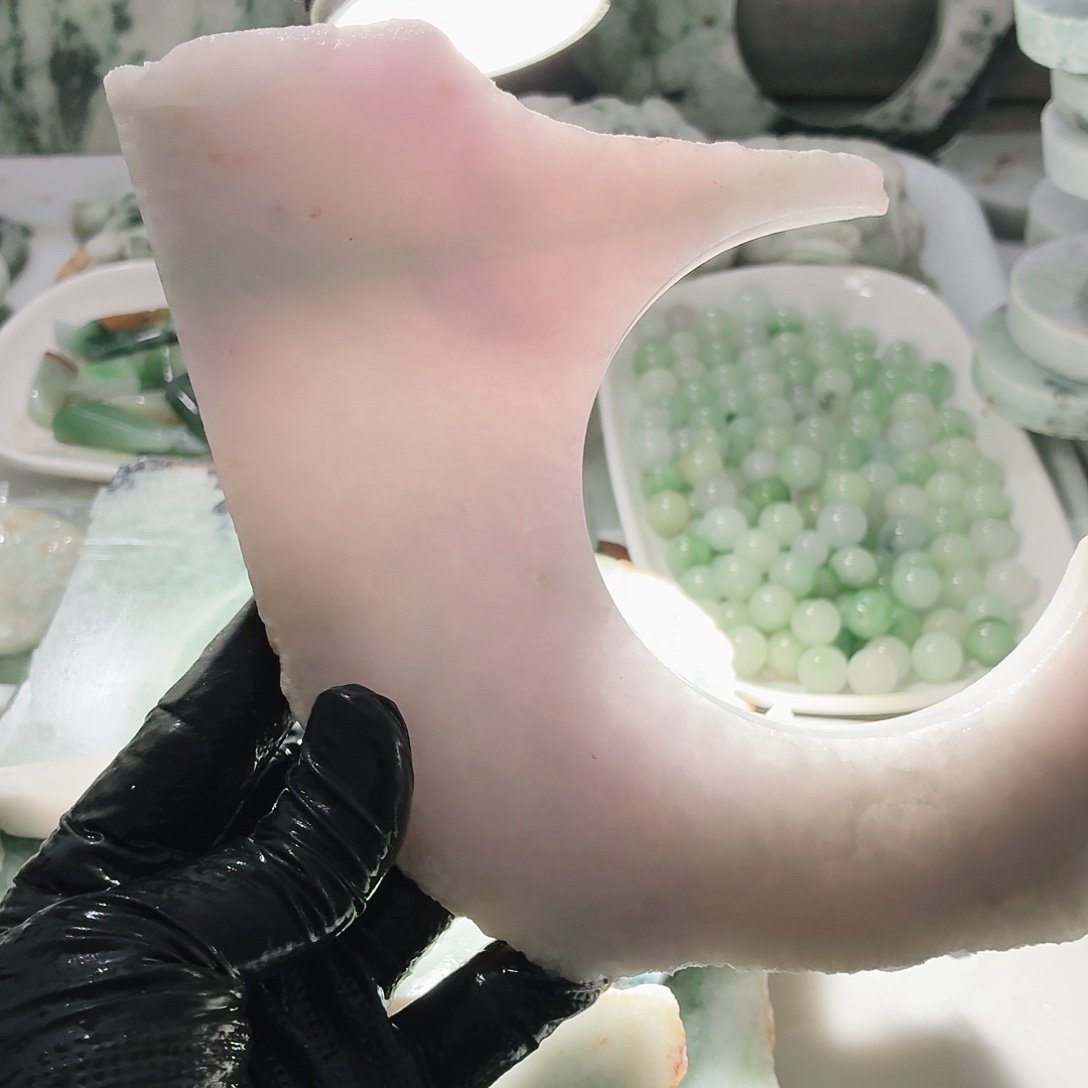 翡翠未镶嵌颈饰边角料