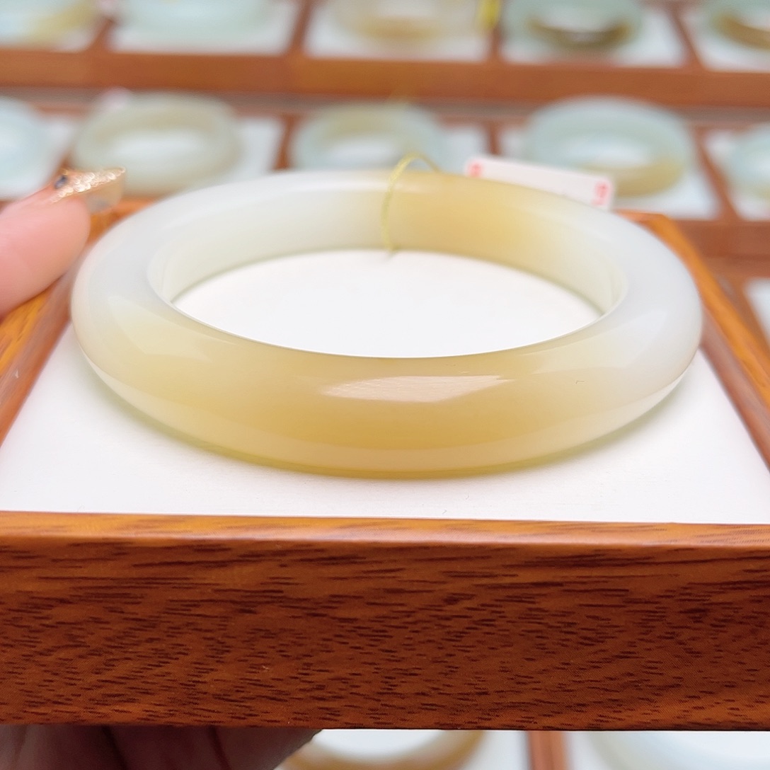 和田玉手镯未镶嵌61.6