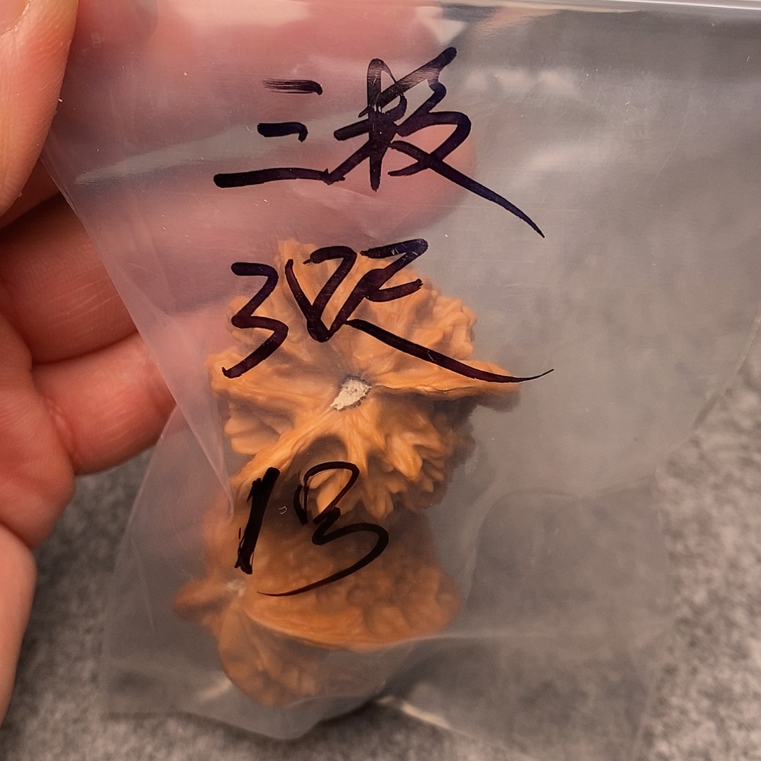 文玩核桃把件三棱