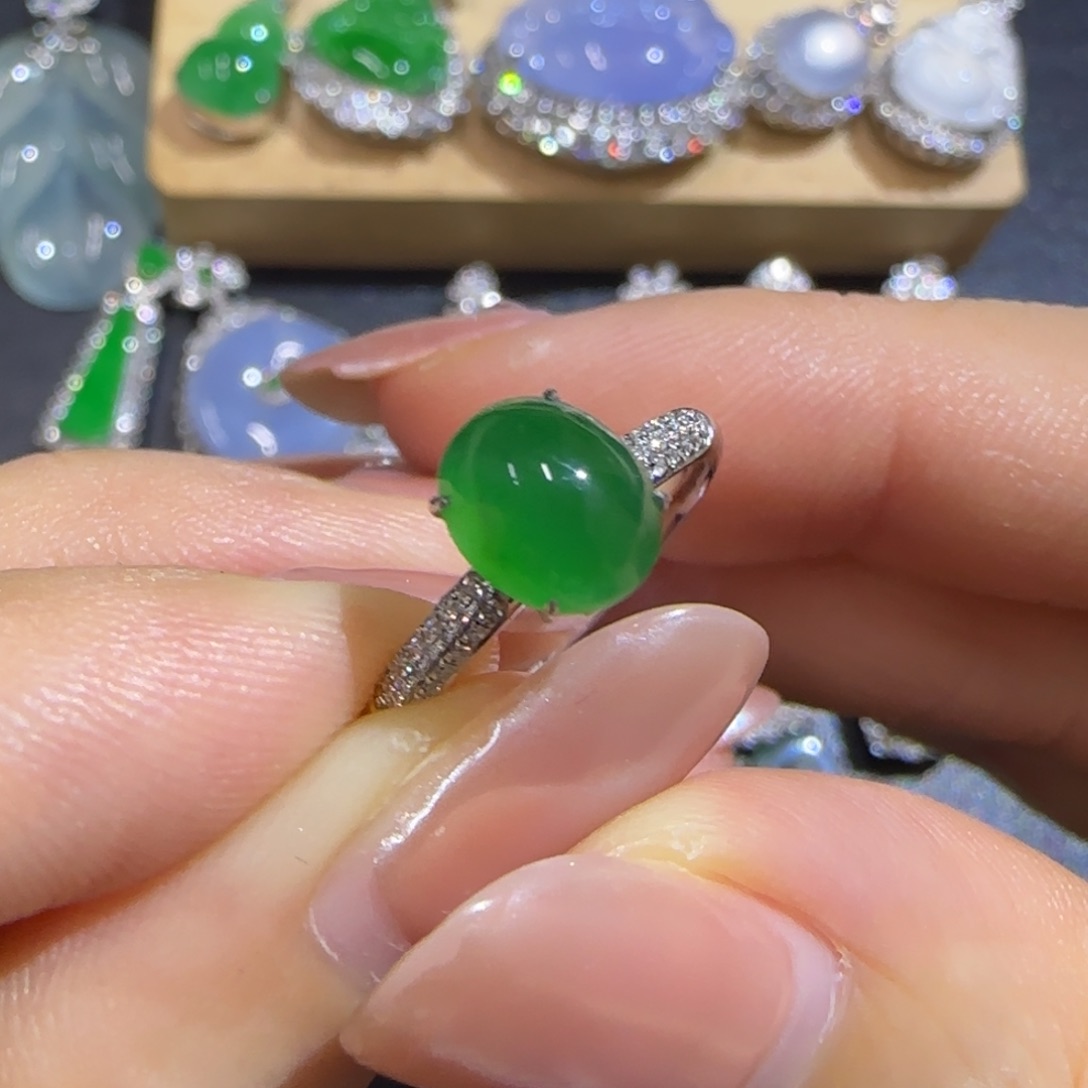 翡翠18K金镶嵌颈饰精品