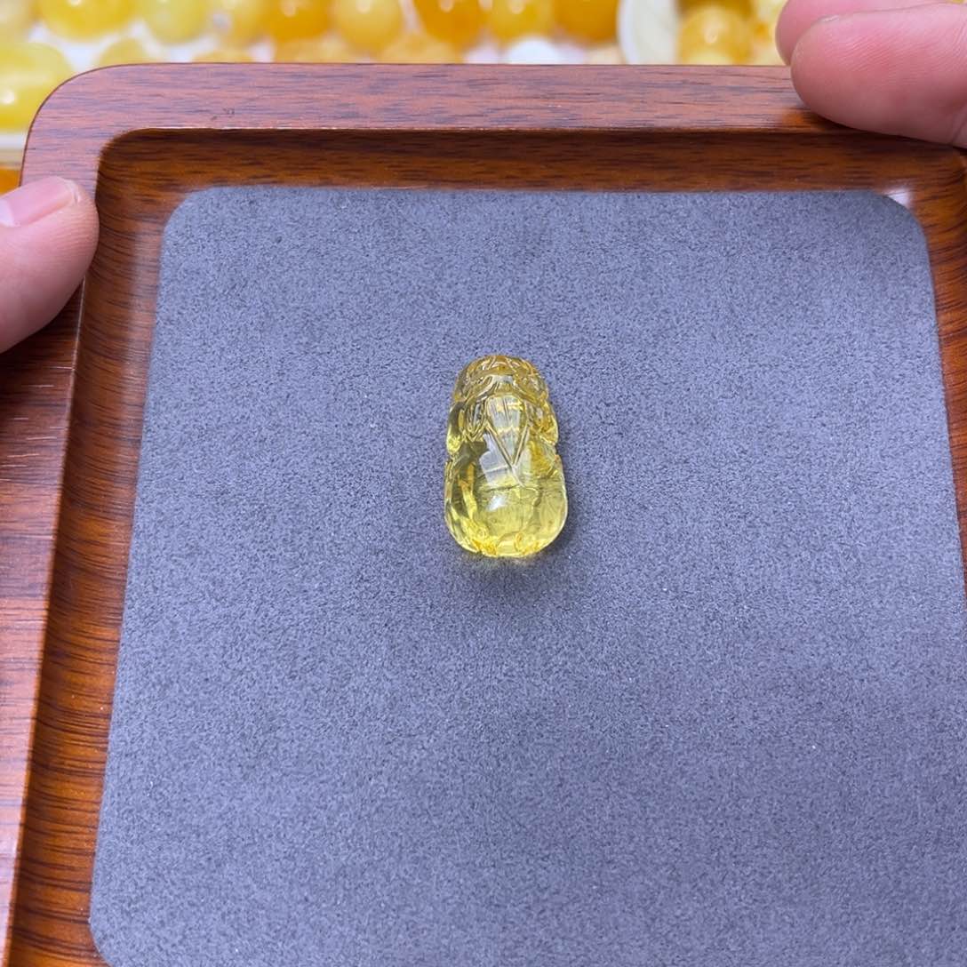 琥珀颈饰未镶嵌琥珀貔貅