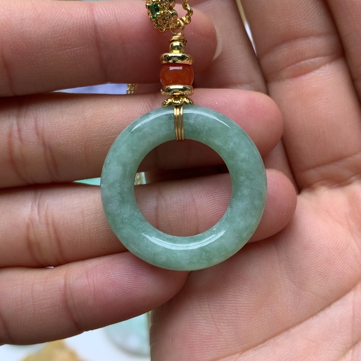 翡翠颈饰未镶嵌翡翠