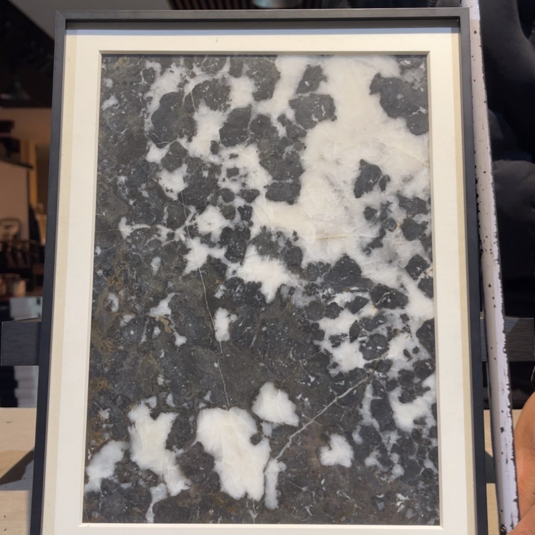 彩石27/36三峡清江画面石 墨梅