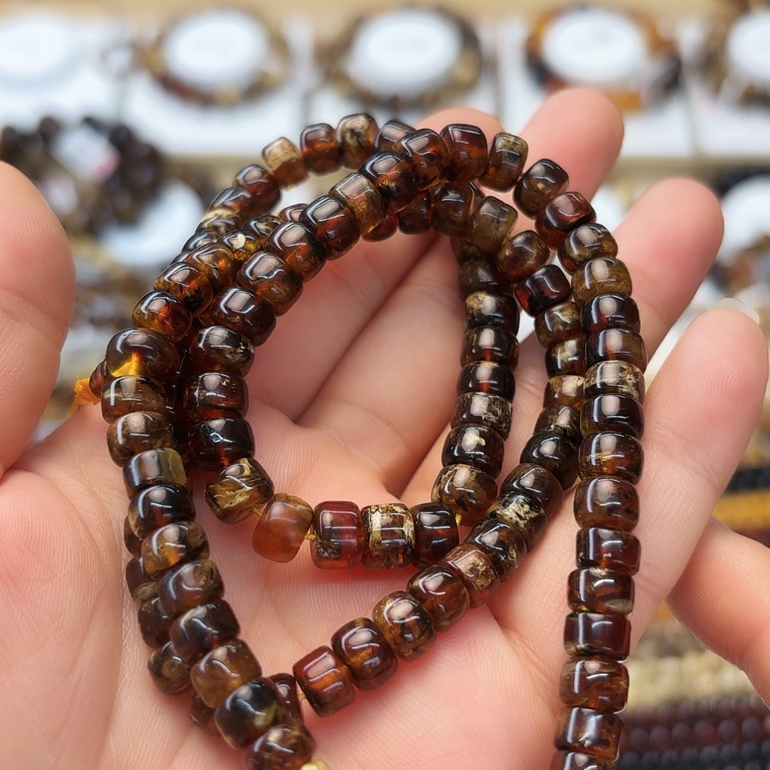 琥珀未镶嵌裸石七