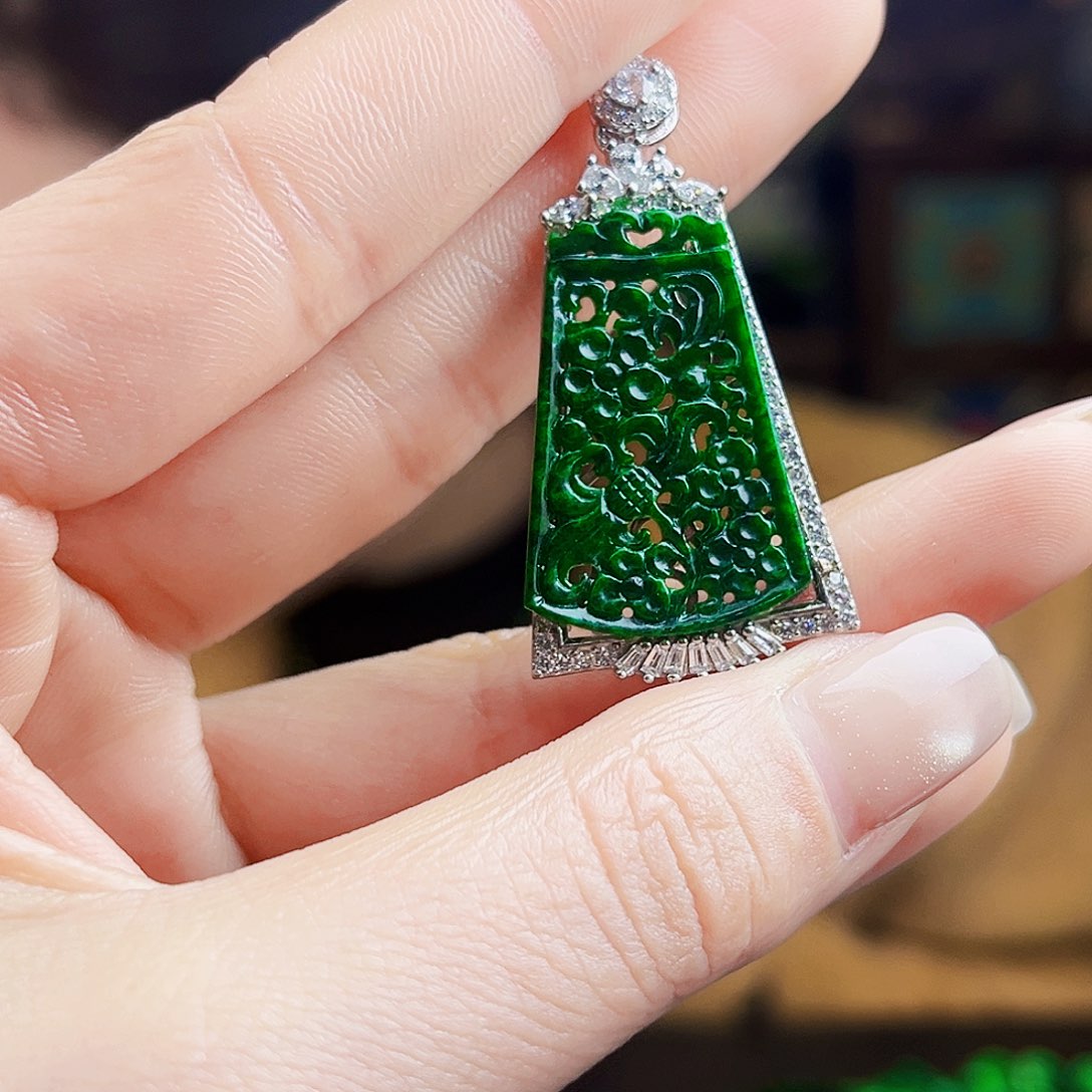 颈饰银S925镶嵌翡翠多样性