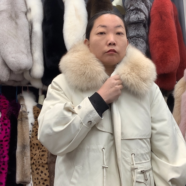 万人迷米白派克服XL码狐狸毛领