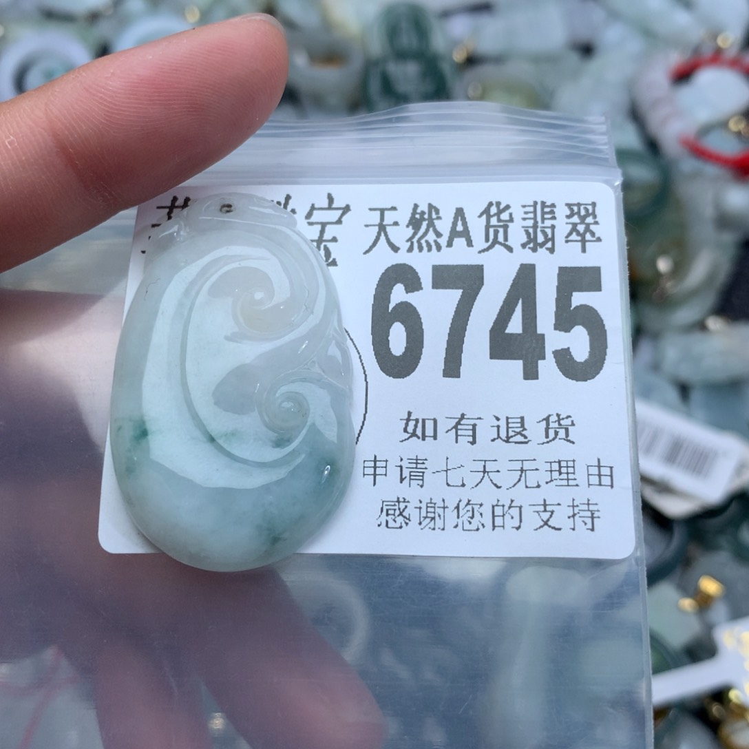 翡翠颈饰未镶嵌6745。