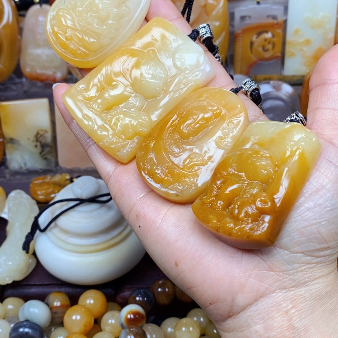 石英质玉（黄龙玉）颈饰未镶嵌
