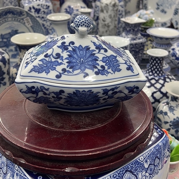 摆件青花瓷手工手绘高温釉下彩，家居收纳盒