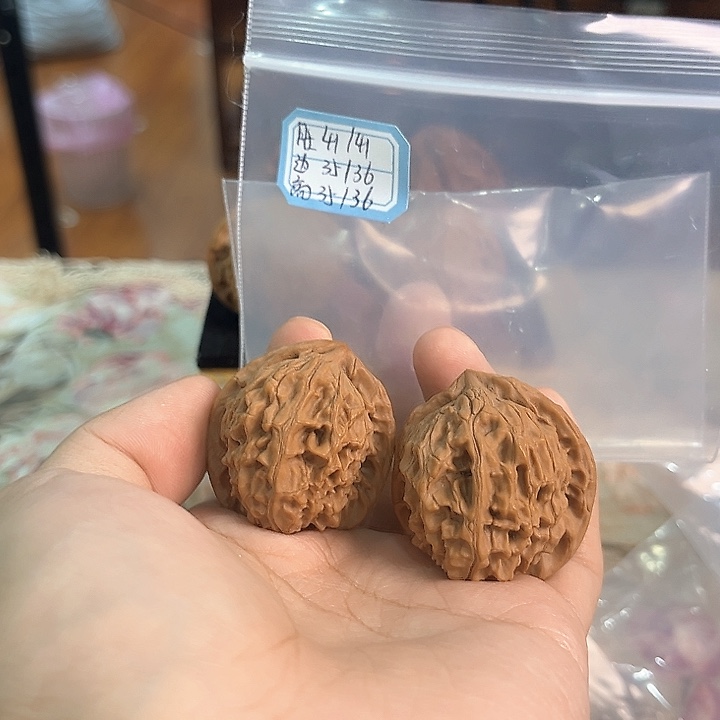 文玩核桃把件非嫁接元宝鹰嘴