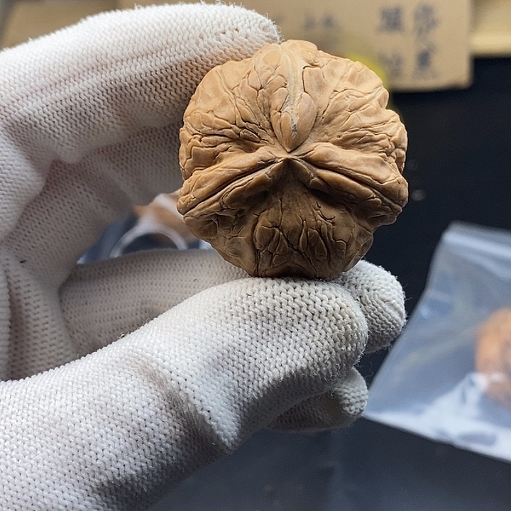 问***林吊坠文玩核桃瑕疵不退不换