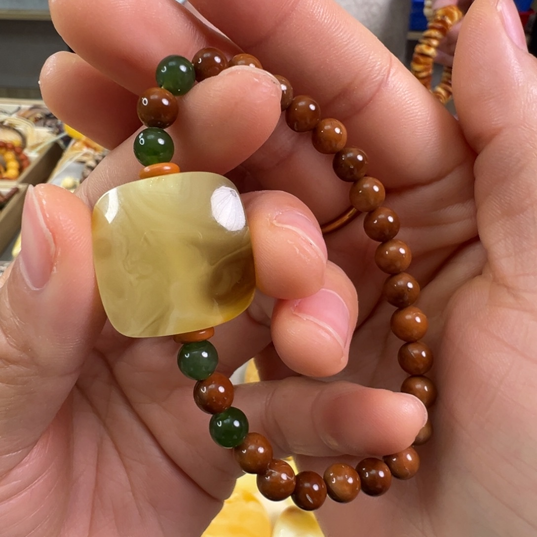 蜜蜡裸石未镶嵌蜜蜡