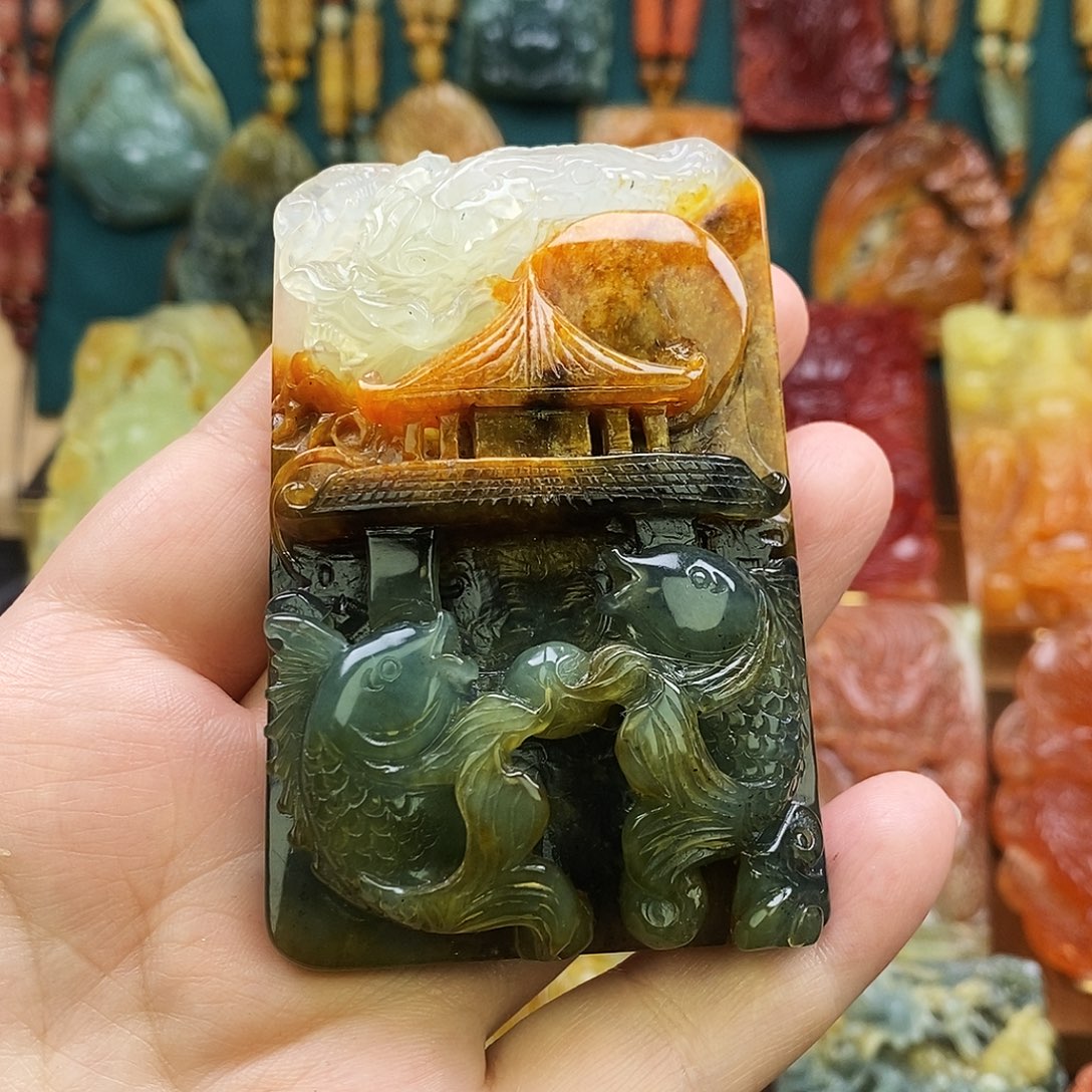 心***海蛇纹石玉未镶嵌颈饰鲤鱼跃龙门