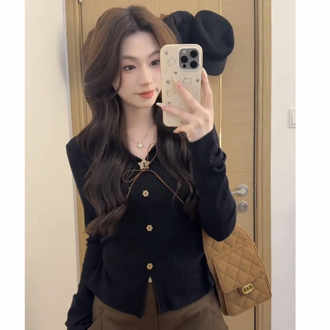 6870大码胖mmV领长袖T恤女秋冬黑色蝴蝶结纽扣修身显瘦百搭上衣