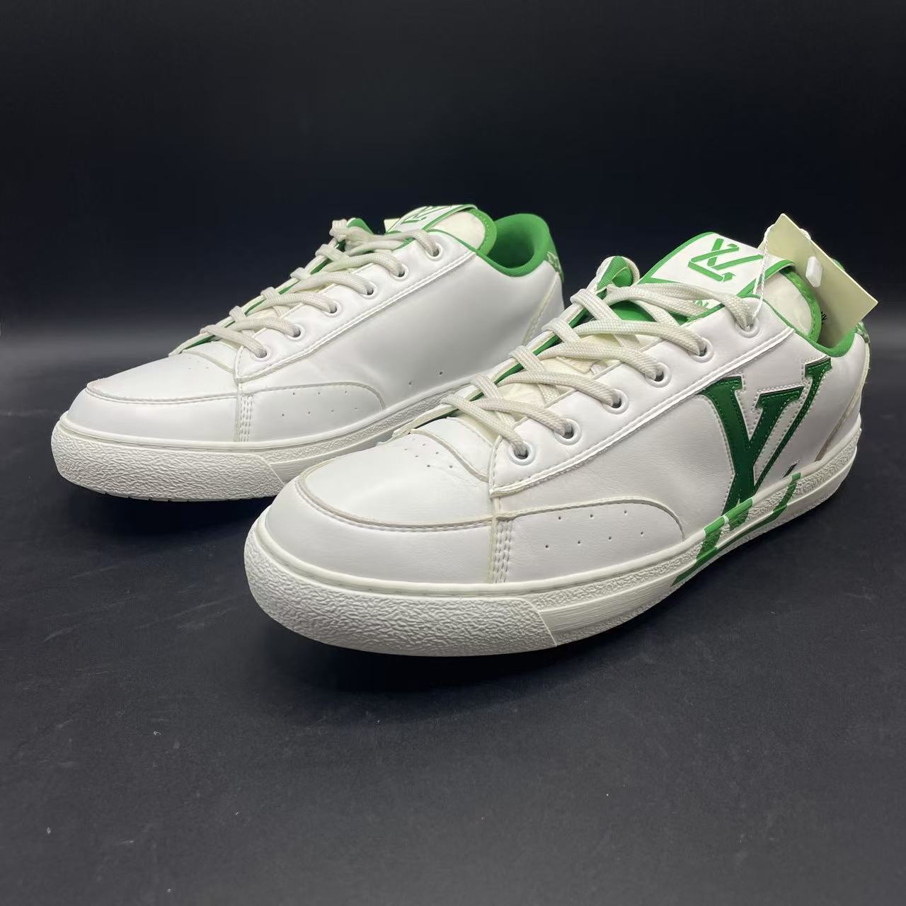 95新 LouisVuitton/路易威登 男士白绿错位休闲板鞋42.5码 los175