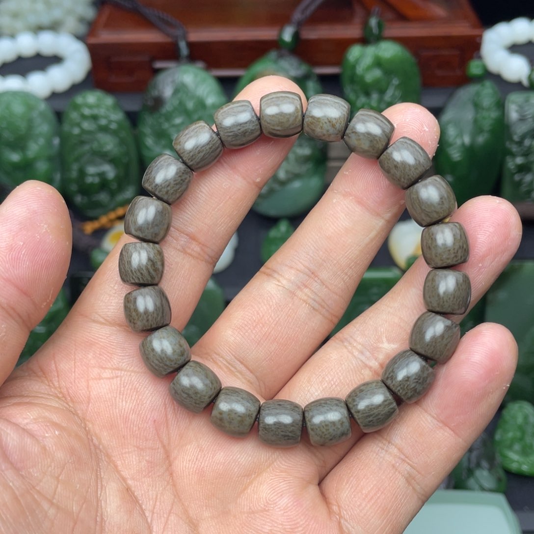 和田玉颈饰未镶嵌