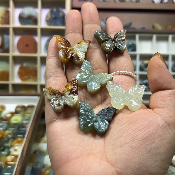 蛇纹石玉未镶嵌颈饰